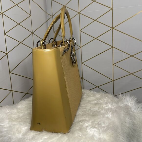 💯Authentic LADY DIOR PATENT LEATHER HANDBAG🍀 - Picture 11 of 17